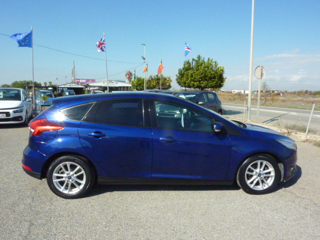 Ford Focus — photo 2